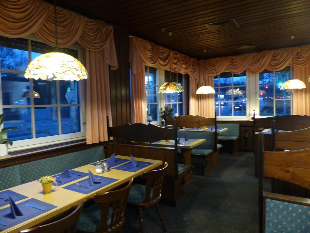 Hotel Duemptener Hof มึลไฮม์ อันแดร์ รัวร์ ภายนอก รูปภาพ